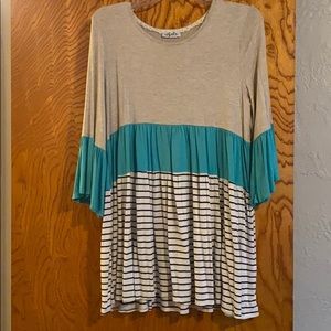 Color blocked chic soul top